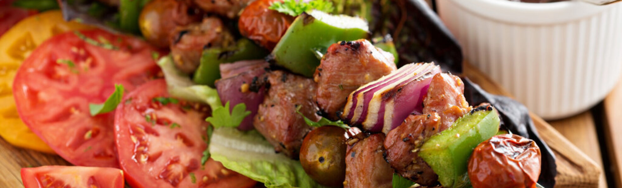 Grillspieß mit Kalbfleisch und Gemüse